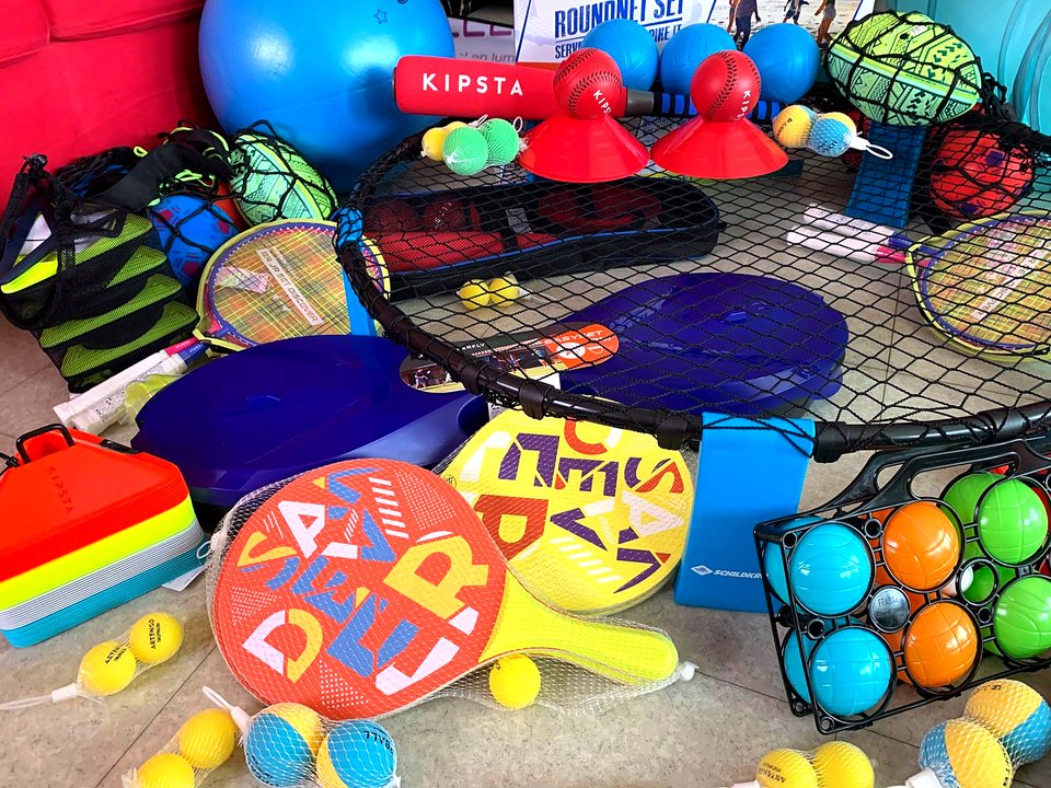Matériel sportif préparé pour les activités d’été / Sports equipment prepared for the summer activities