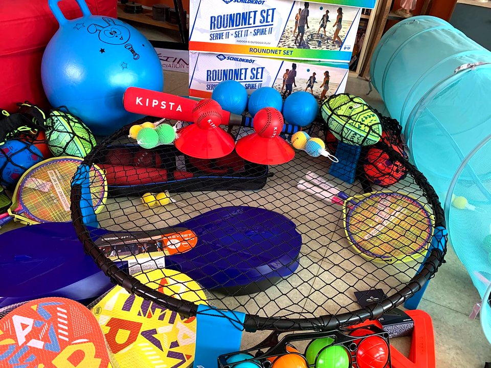 Matériel de jeux sportifs / Sports games equipment