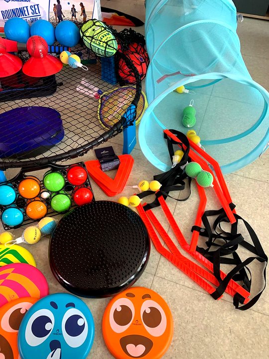 Matériel de jeux sportifs / Sports games equipment