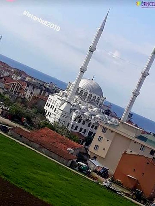 Mosquée sur une colline, Türkiye / Mosque on a hillside, Türkiye