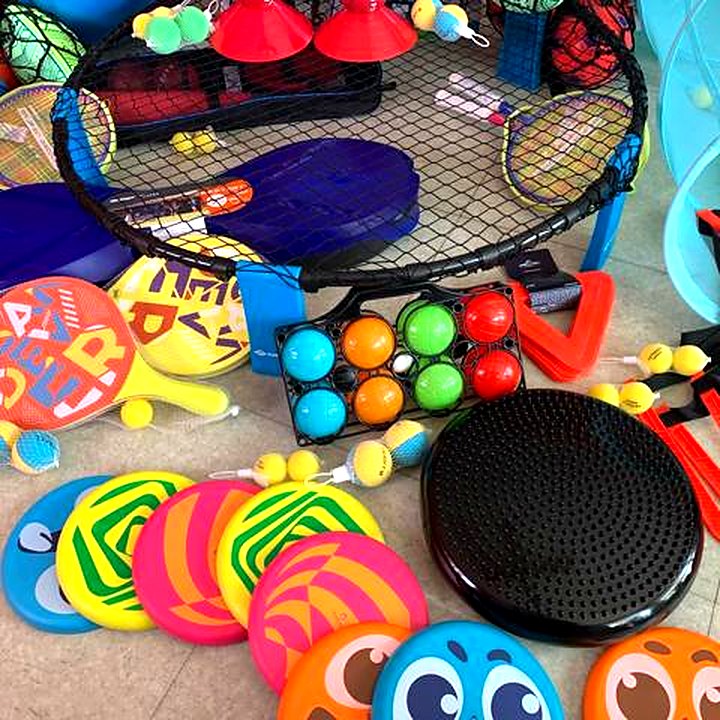 Matériel sportif préparé pour les activités d’été / Sports equipment prepared for the summer activities