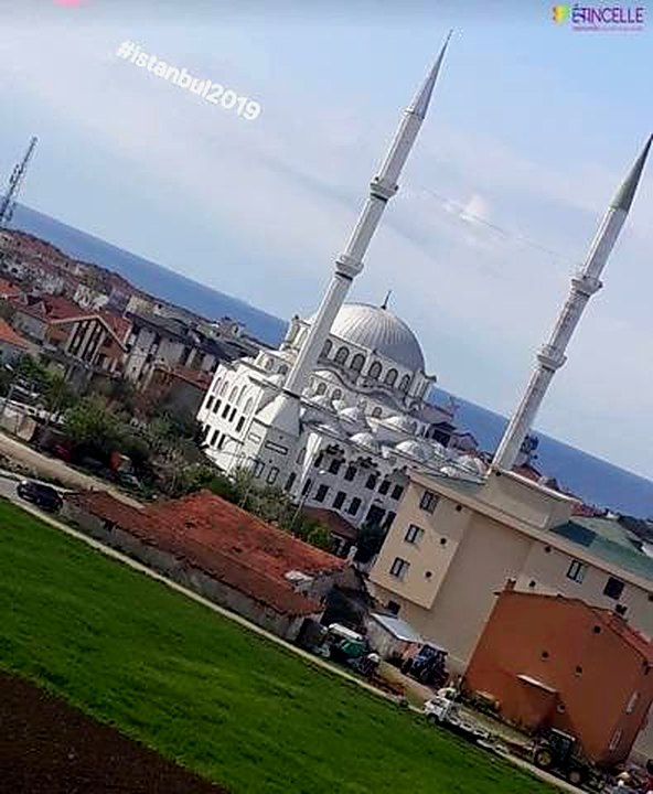 Mosquée sur une colline, Türkiye / Mosque on a hillside, Türkiye